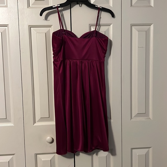 2000s Y2K Era Vintage Cocktail Dress w/ Adjustable Straps and Built-in Bra - Picture 4 of 4